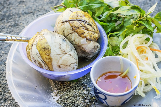 旅行中に試してみなければならない10の珍しい食べ物 